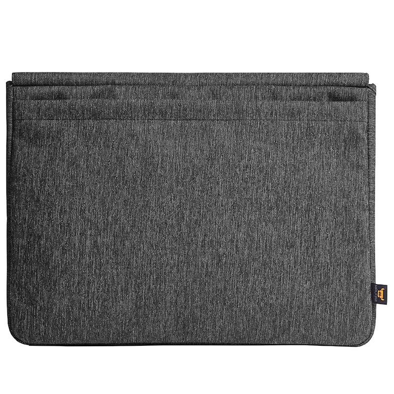 noir-gris foncé